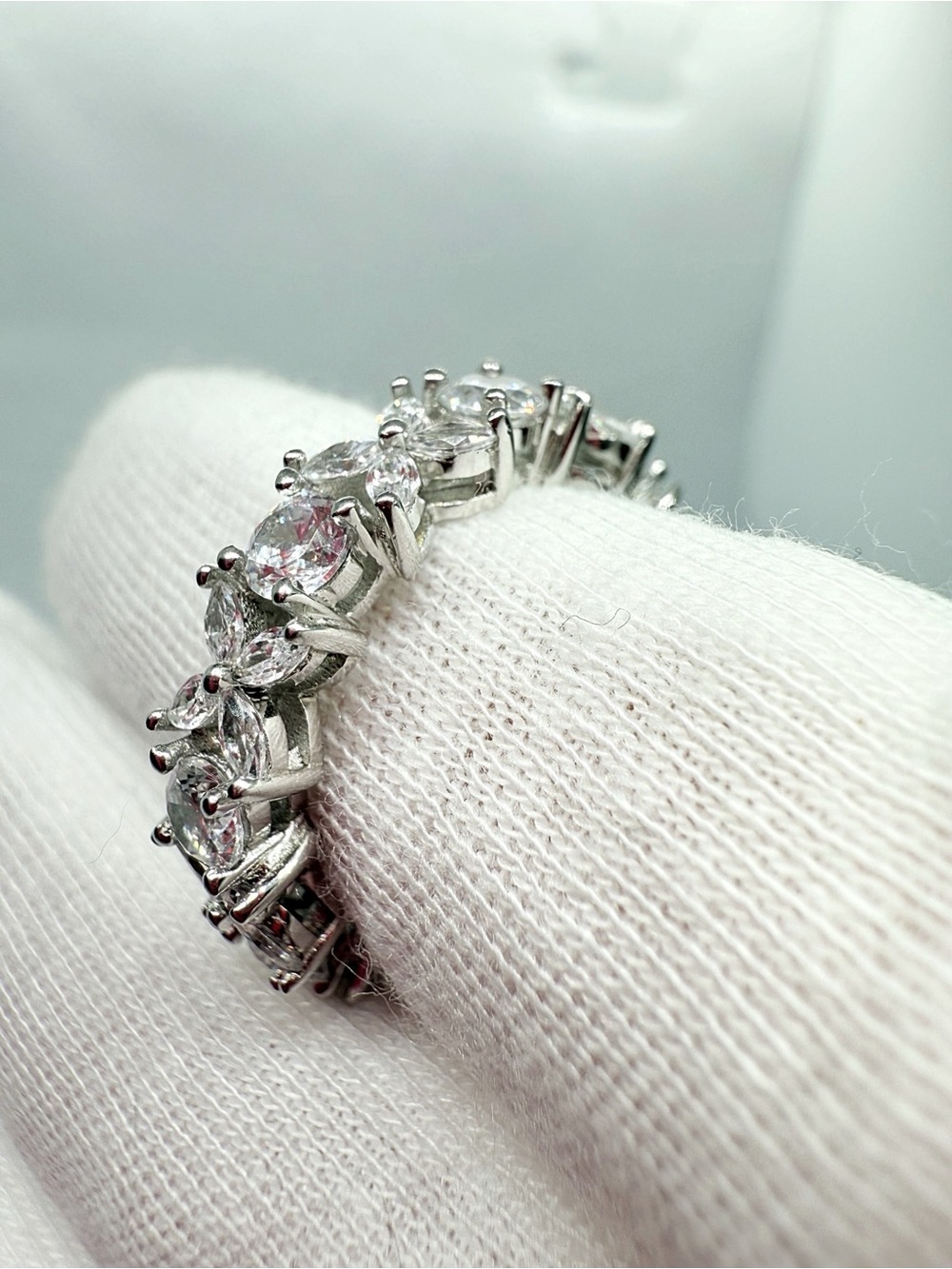 Elegant Silver Women's Ring - Picture 10 of 17